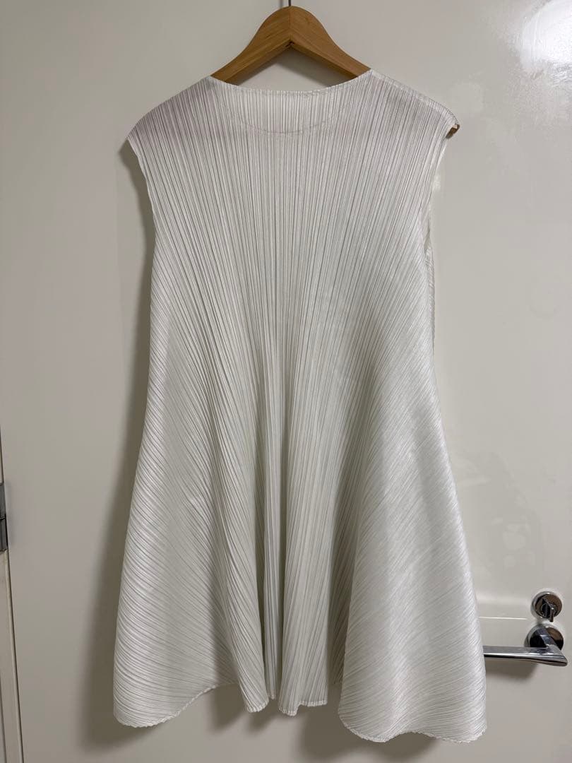 ホワイト プリーツ ノースリーブ チュニック