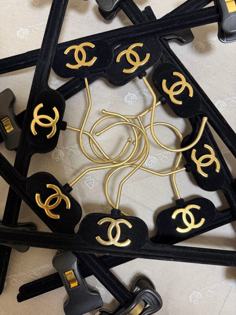 シャネル ロゴ付き衣類ハンガー 8本セット