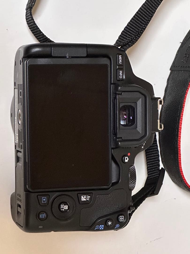 一眼レフキャノン kiss X10 トリプルレンズ、三脚 カメラ初心者におすすめ