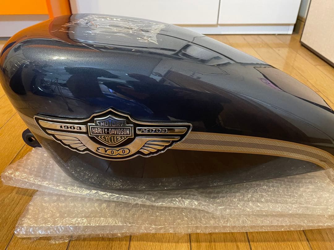 スポーツスター3.3ガロン100anniversaryタンク