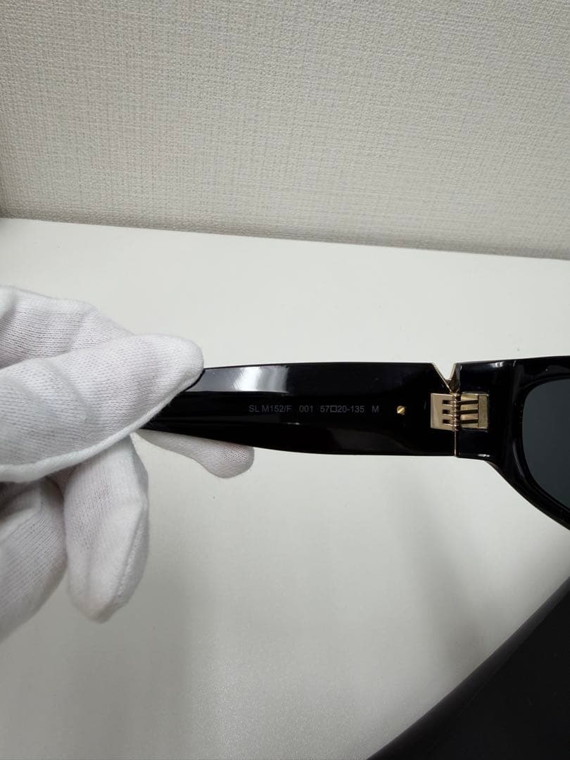2026年最新モデル YSL ブラック サングラス ケース付き