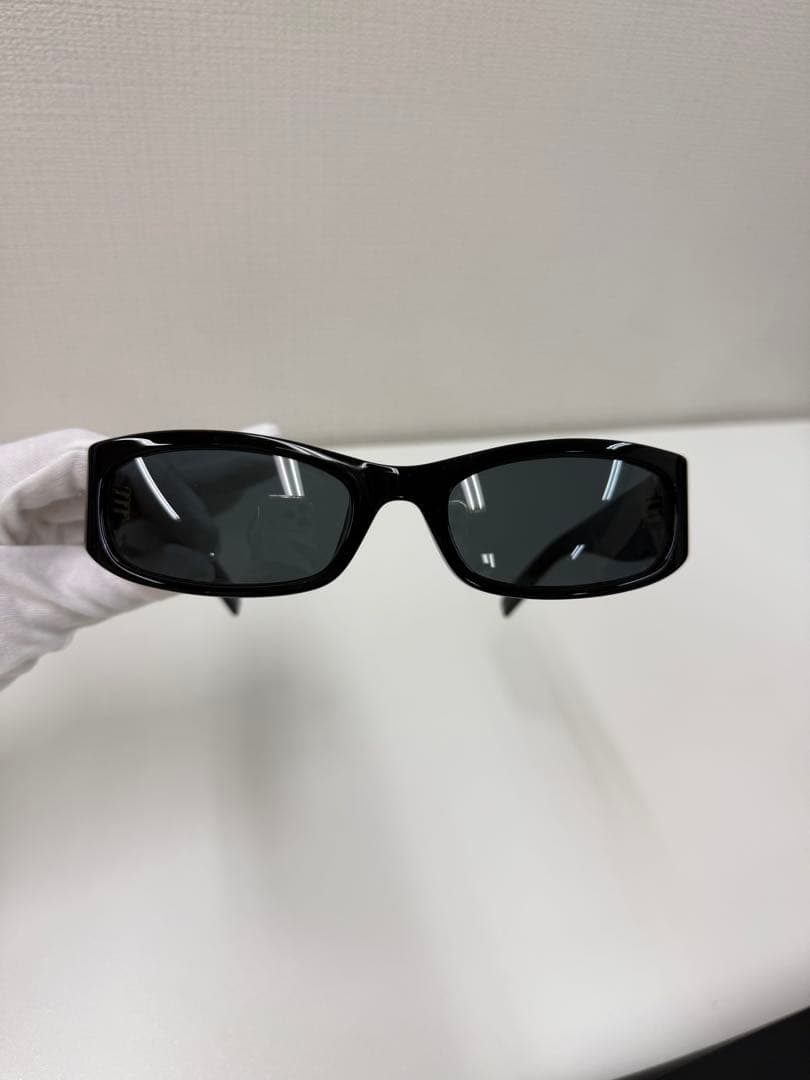 2026年最新モデル YSL ブラック サングラス ケース付き