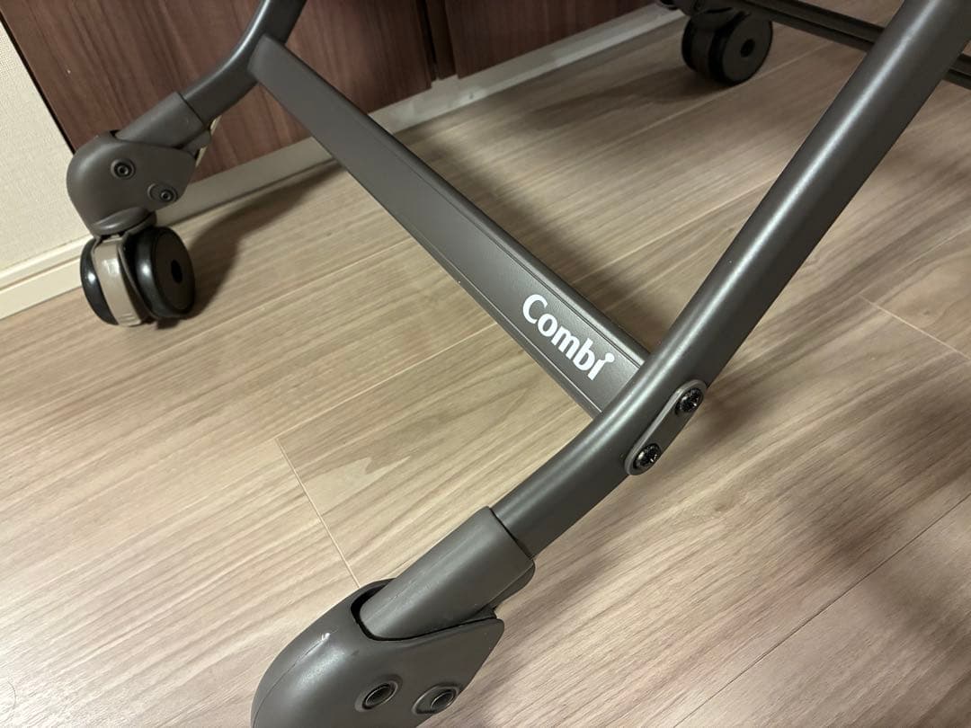 美品&希少 Combi コンビ ネムリラ オートスイング 電動 ミルキーベージュ