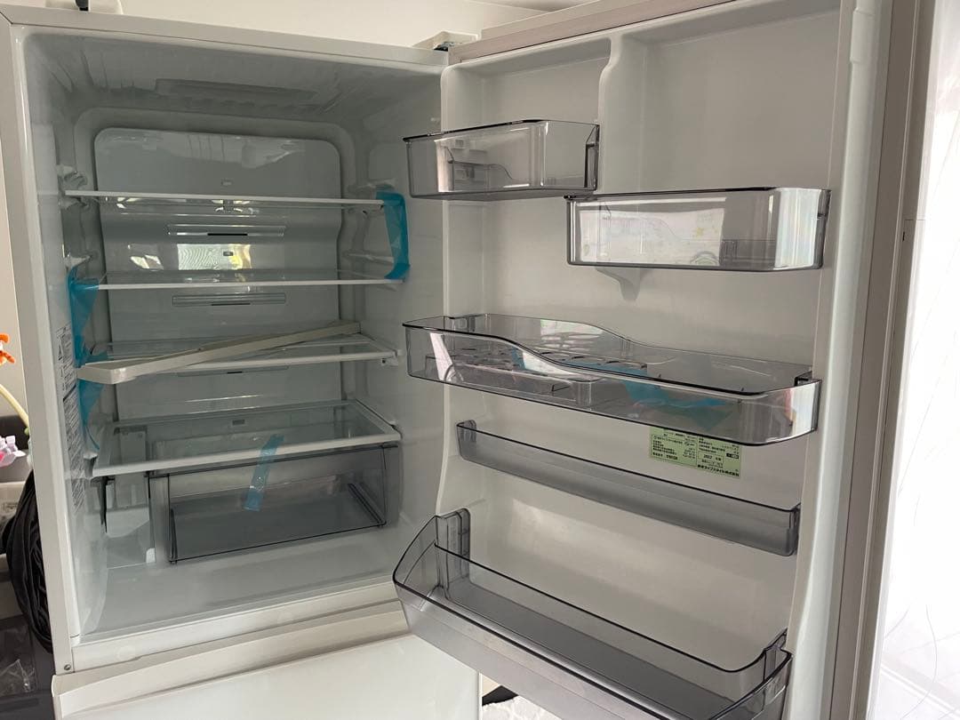 【美品】2022年製ノンフロン冷蔵庫　東芝411L GR-U41GXH (EW)