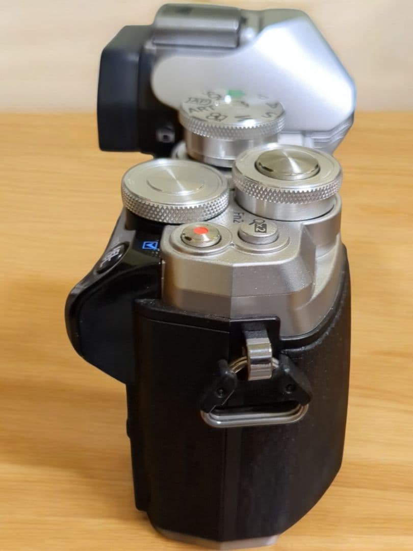 中古美品！OLYMPUS OM-D E-M10 Mark III シルバー