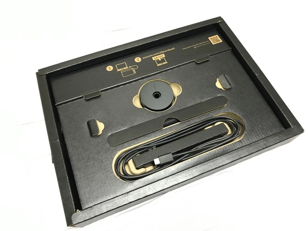 液タブ・ペンタブ Wacom Intuos Pro medium (PTK670K0C)