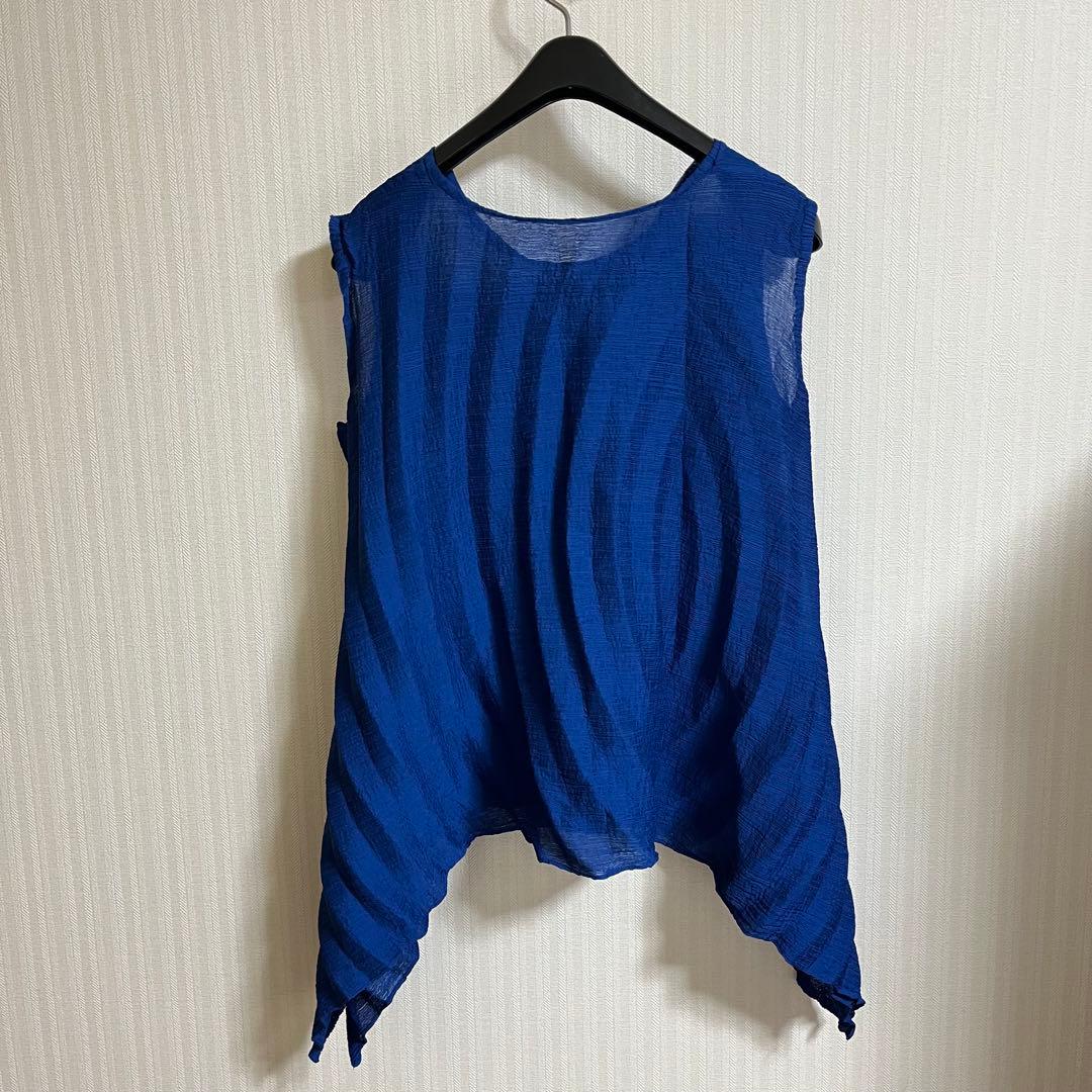meイッセイミヤケ　シースルークレープ ノースリーブトップス　ブルー