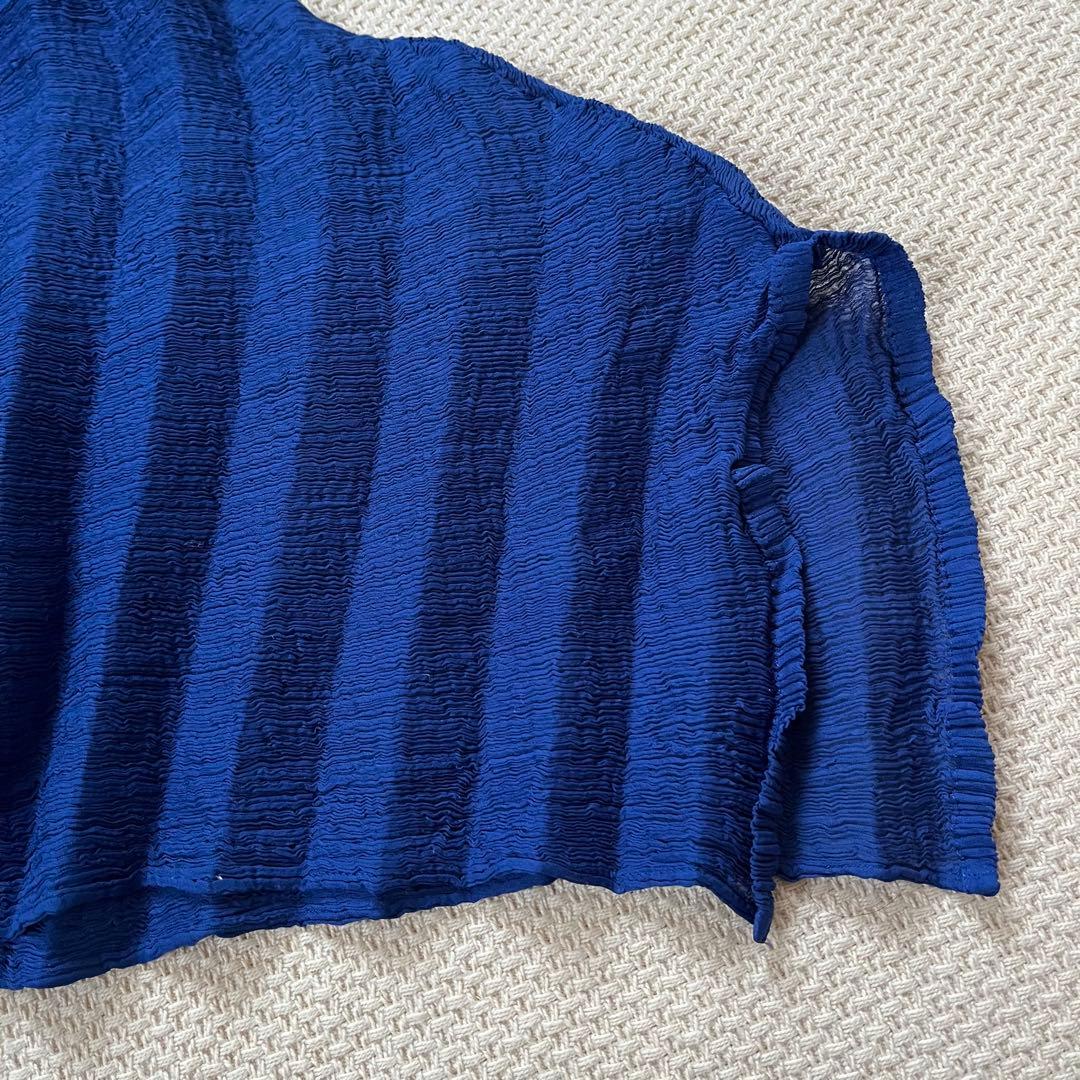 meイッセイミヤケ　シースルークレープ ノースリーブトップス　ブルー