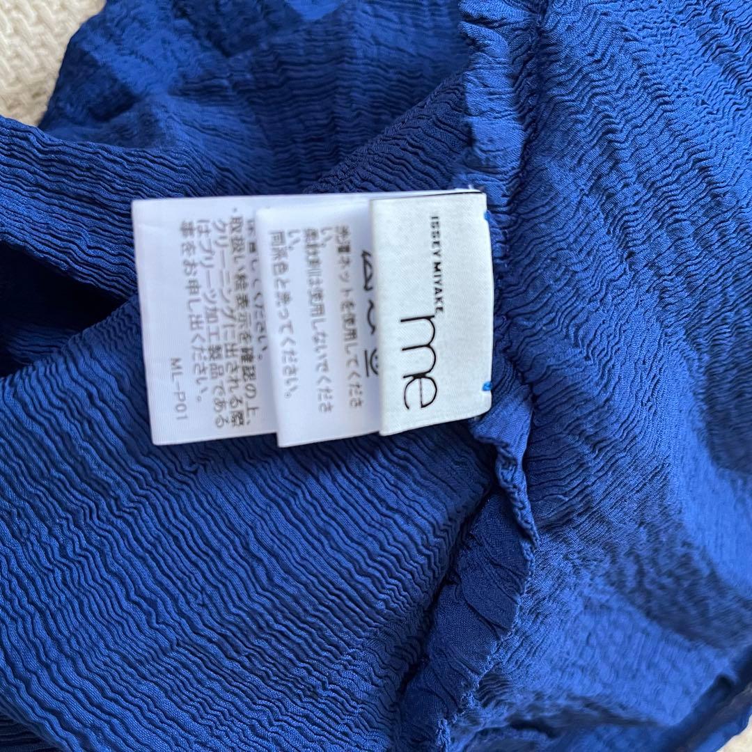 meイッセイミヤケ　シースルークレープ ノースリーブトップス　ブルー