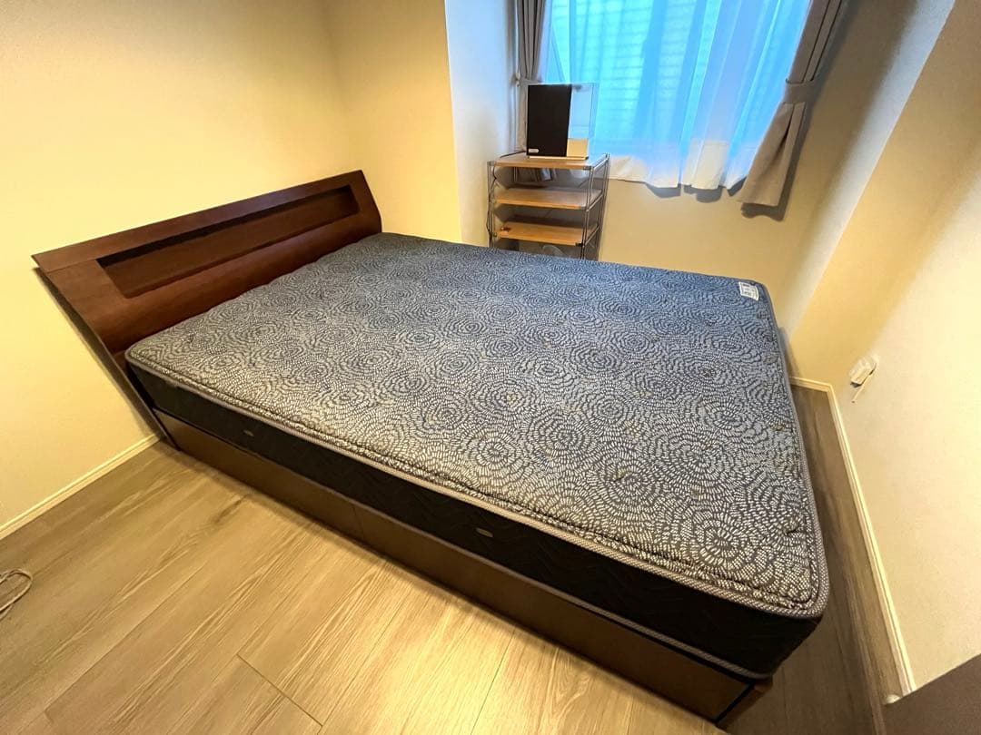 ニトリ　棚・コンセント付きベッドフレーム(ダブル）　たのめる便2.5万込み