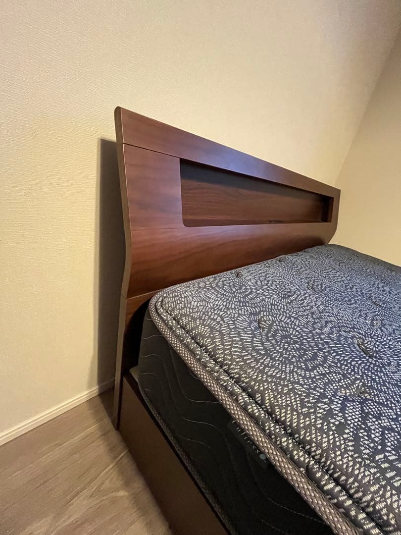 ニトリ　棚・コンセント付きベッドフレーム(ダブル）　たのめる便2.5万込み