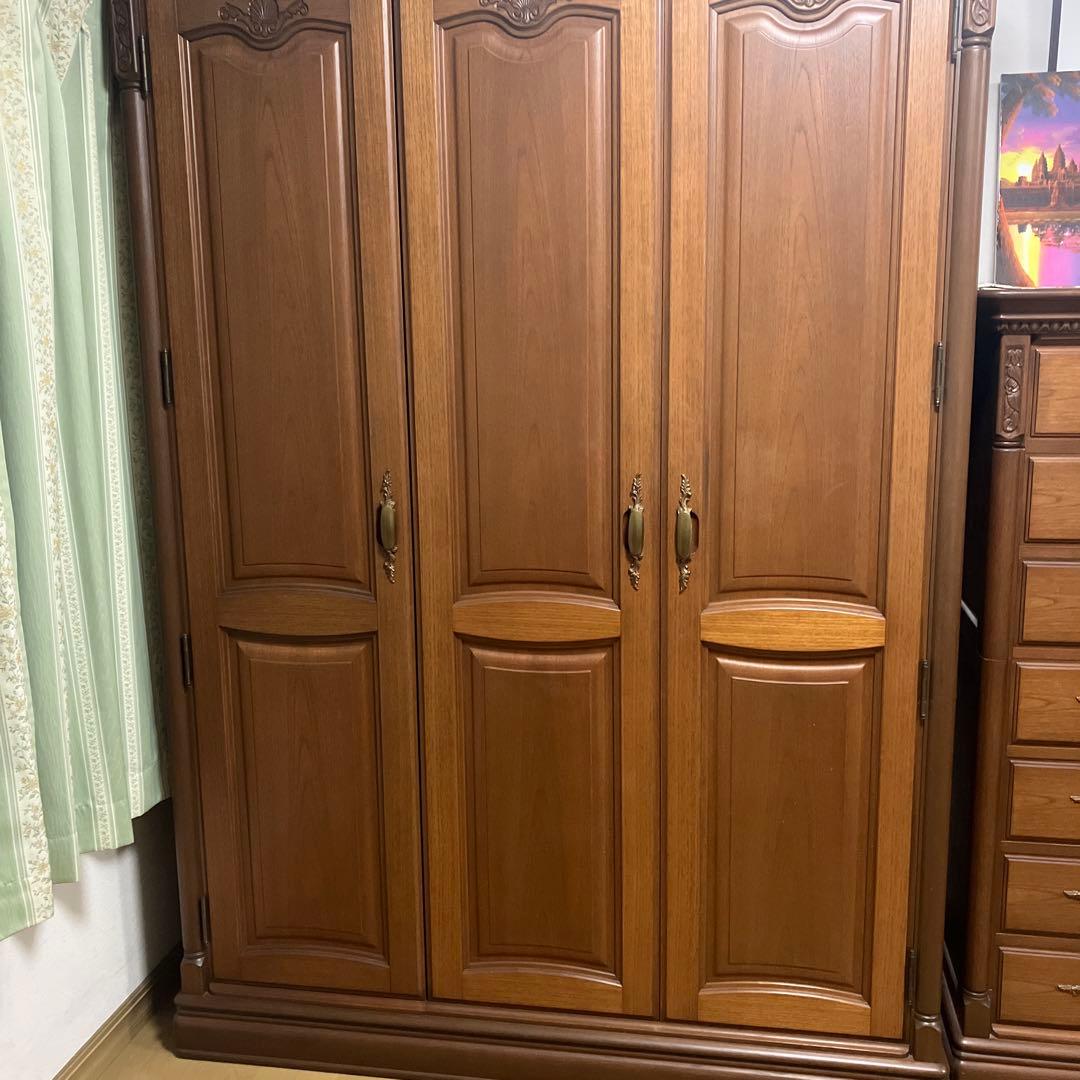 木製ブラウン収納キャビネット 3扉