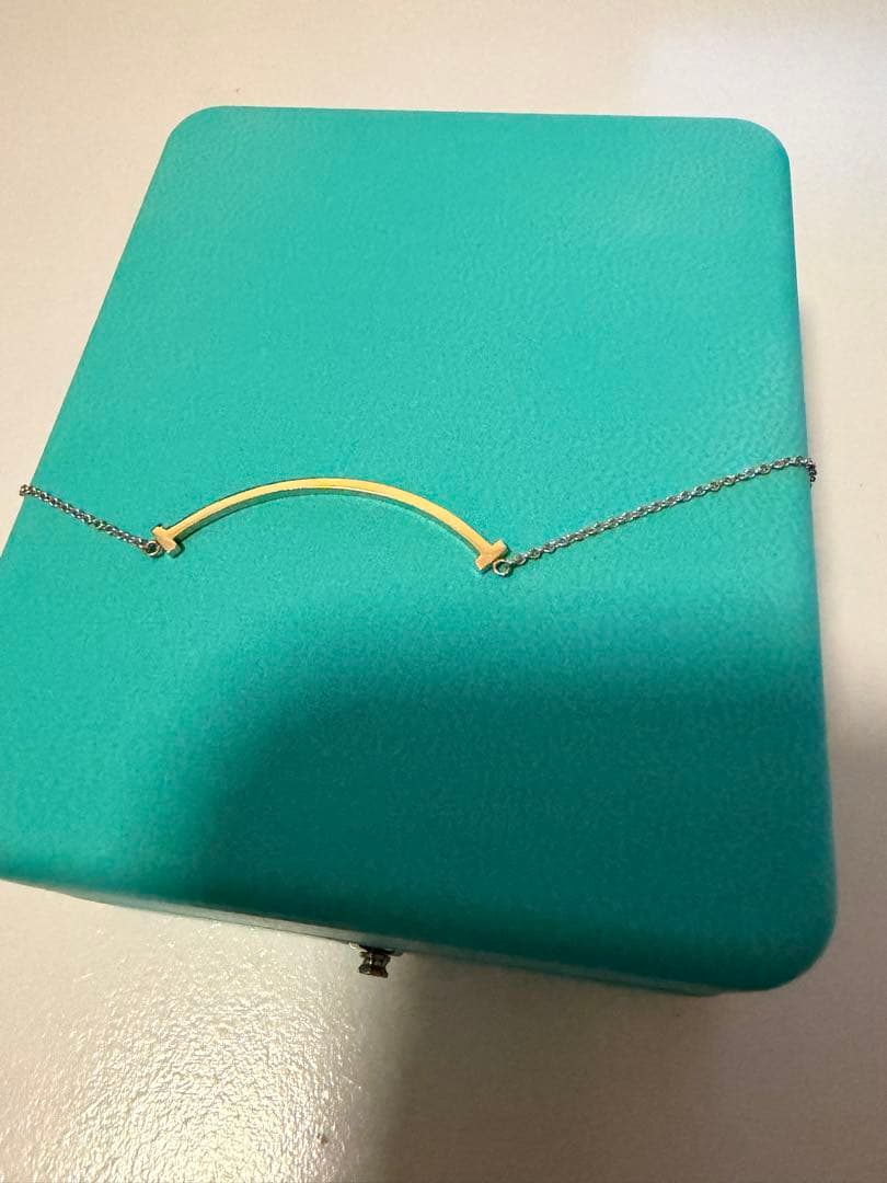 Tiffany Tスマイル ペンダント スモール YG