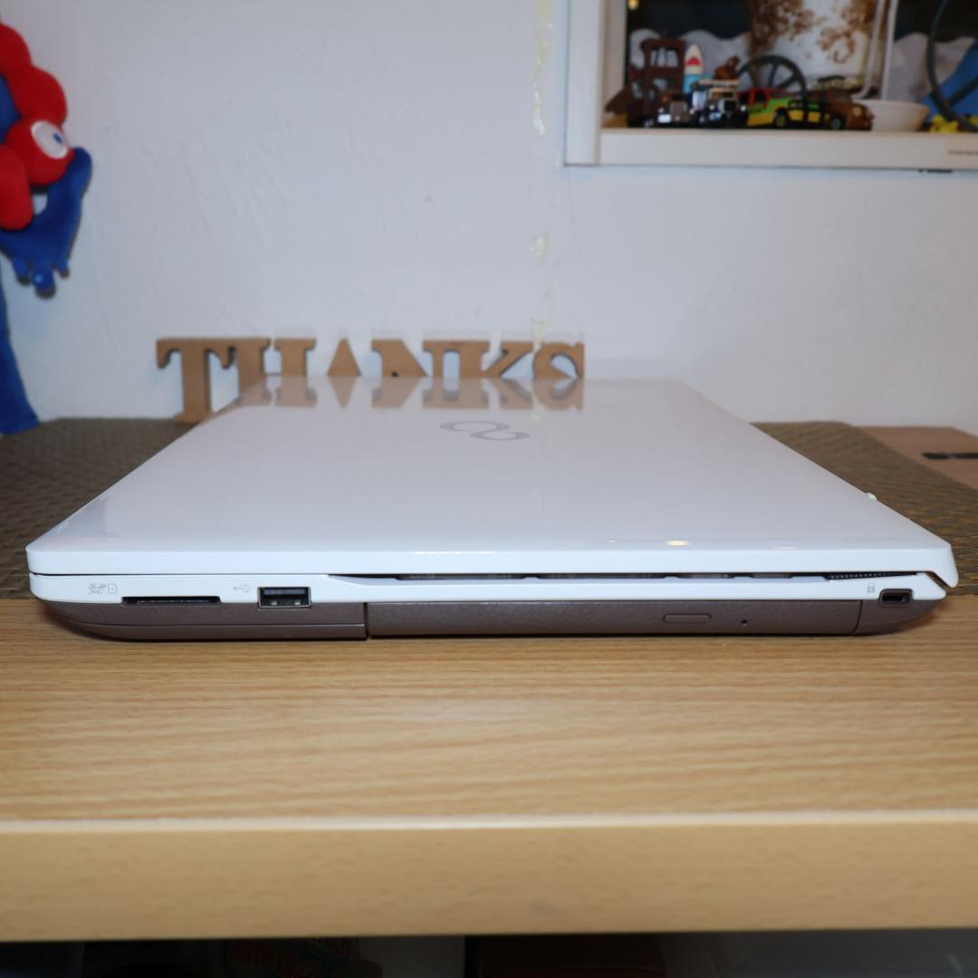 ほぼ新品Win11公式対応i7/メ16G/SSD/BD/無線/カメラ/TypeC