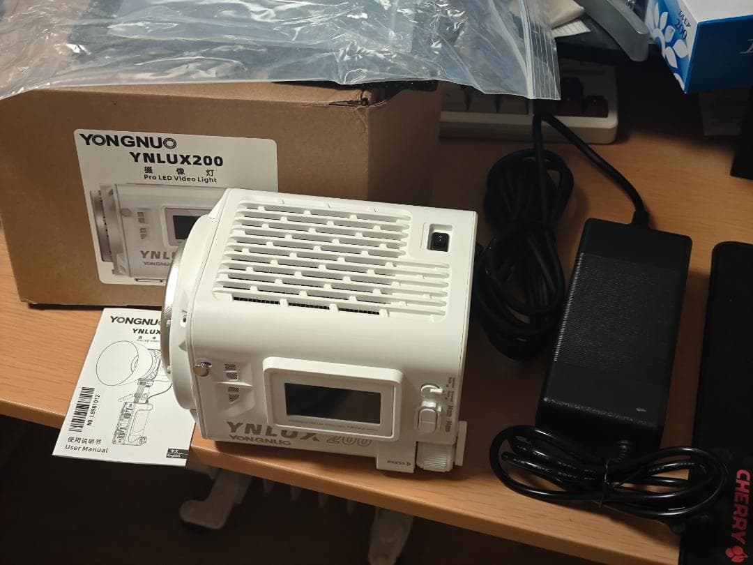 YONGNUO YN LUX200 撮影用LEDライト アダプタ付き 200W