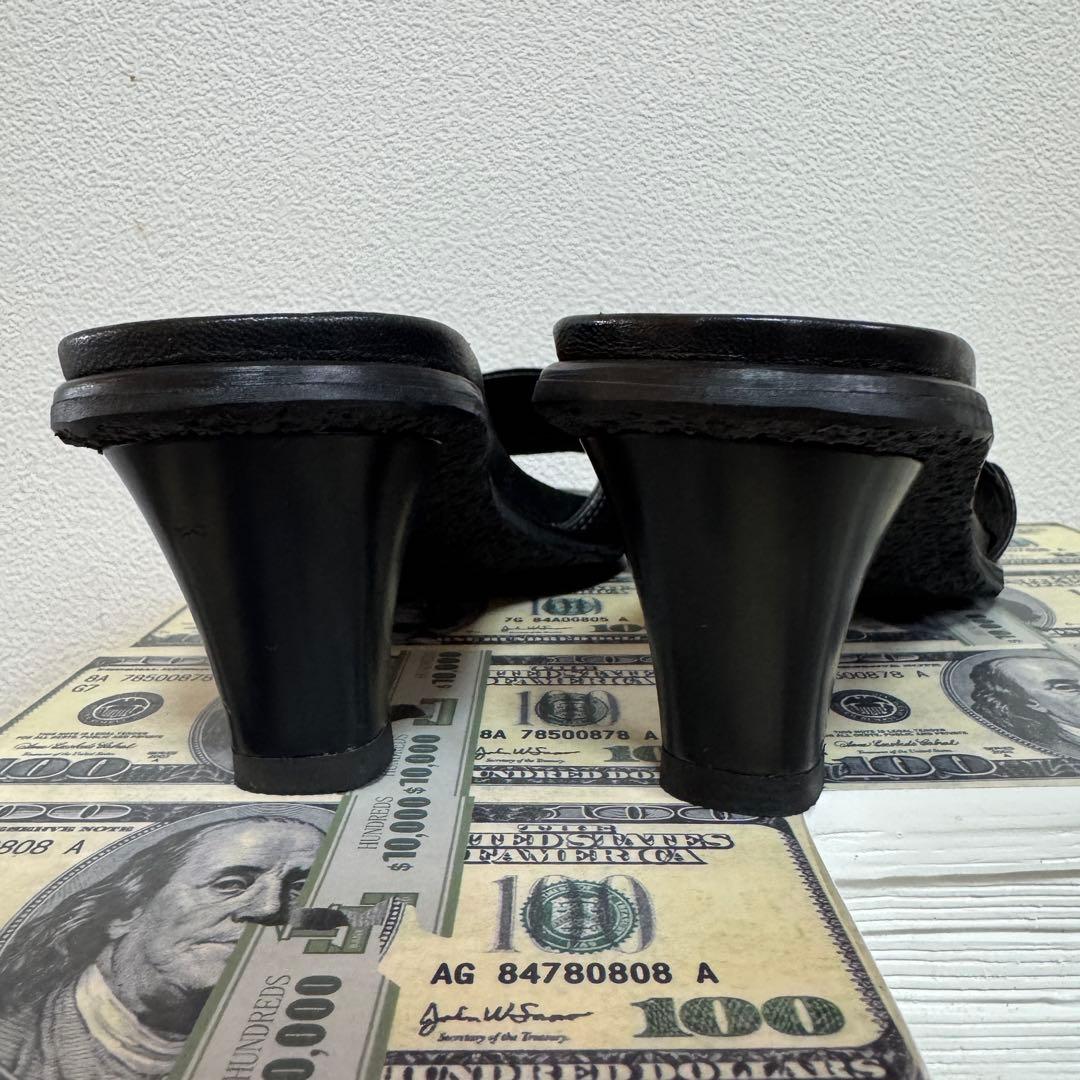 プラダ　PRADA 三角プレート　ミュール　スリッパ