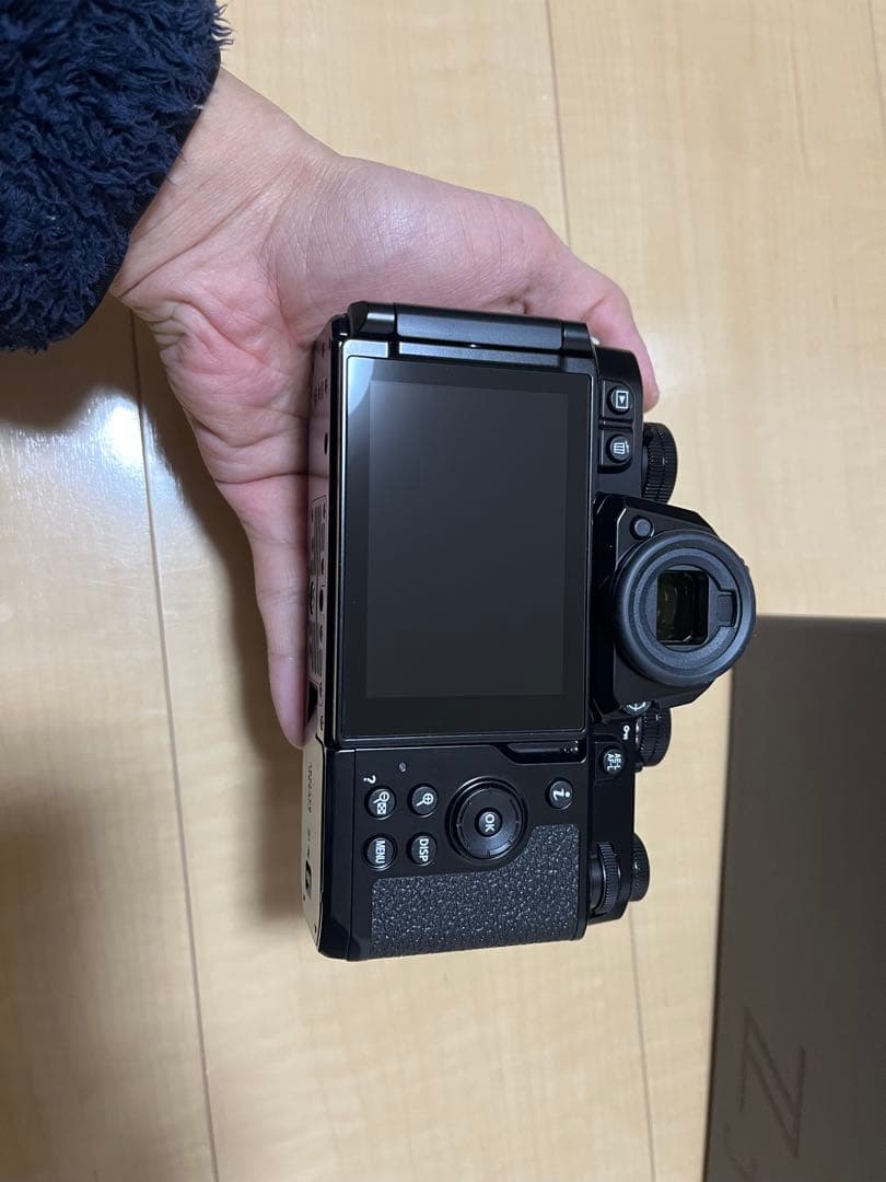 [ほぼ新品]Nikon Zf ミラーレスカメラ 本体