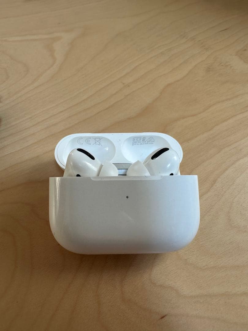 K*Z様 AirPods pro 本体　PEDRO 革ケース付き　値下げ中！