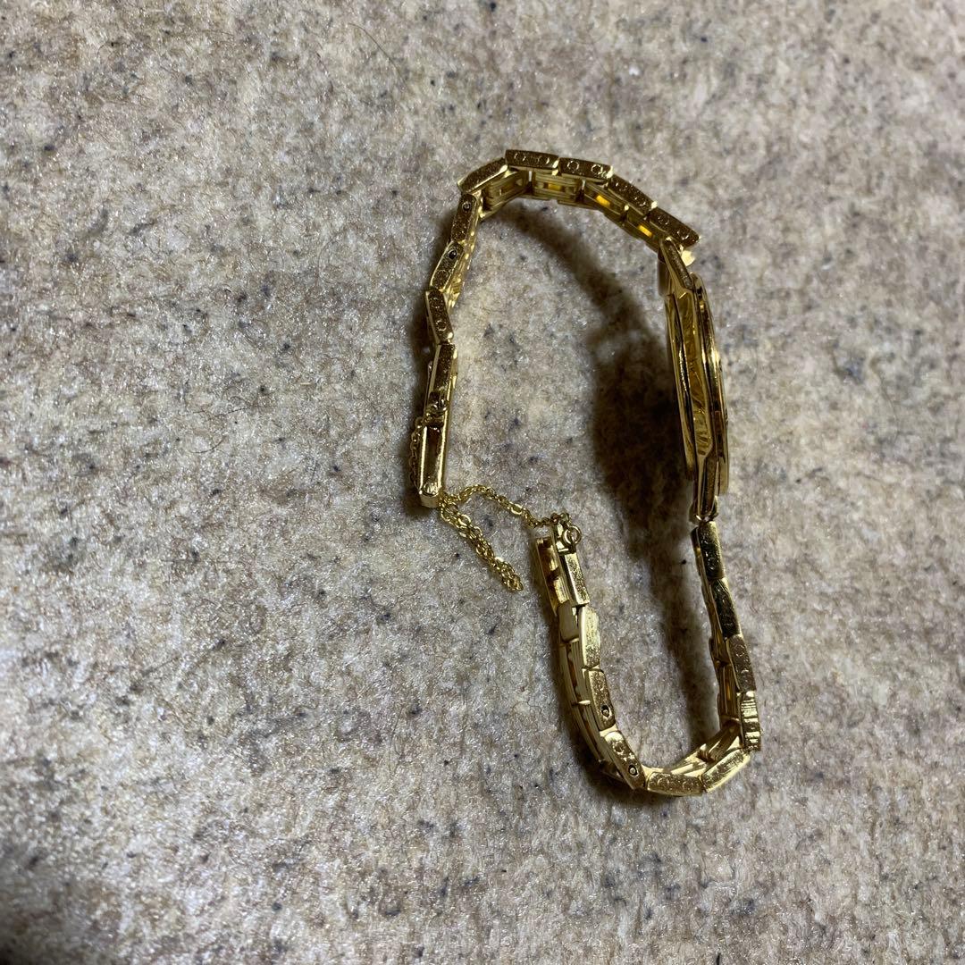 GUCCI ゴールド アナログ時計 金属製バンド