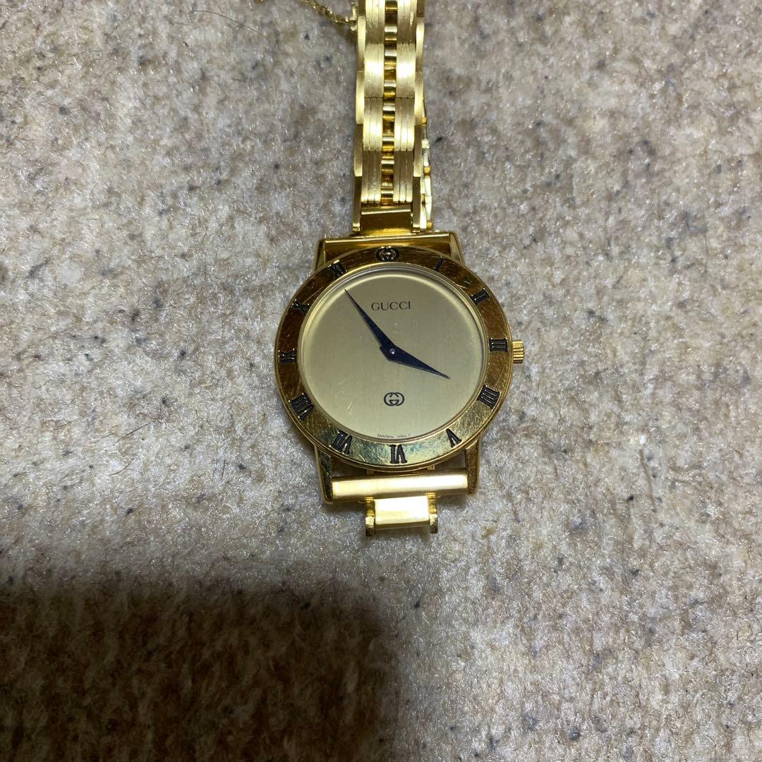 GUCCI ゴールド アナログ時計 金属製バンド