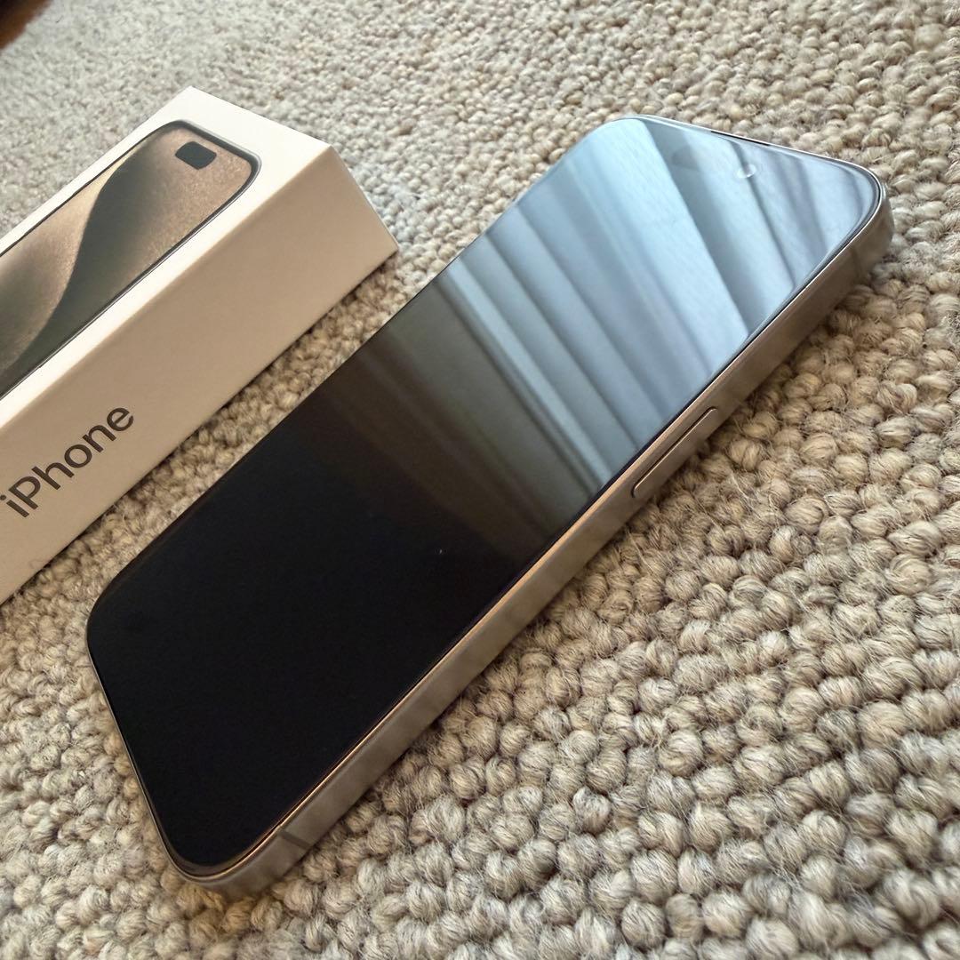 美品 iPhone15 pro 512GB チタニウム SIMフリー