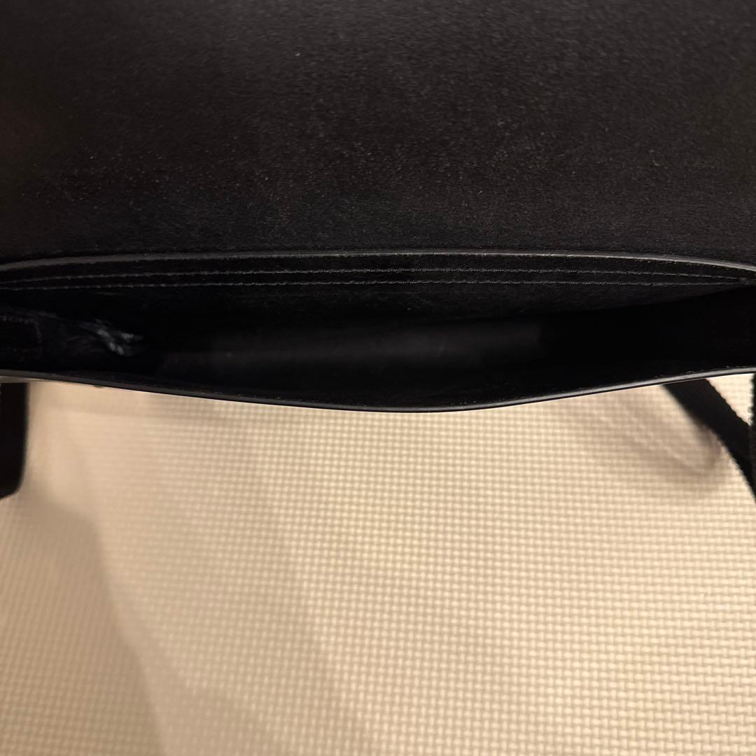 FRED PERRY ブラックレザーショルダーバッグ