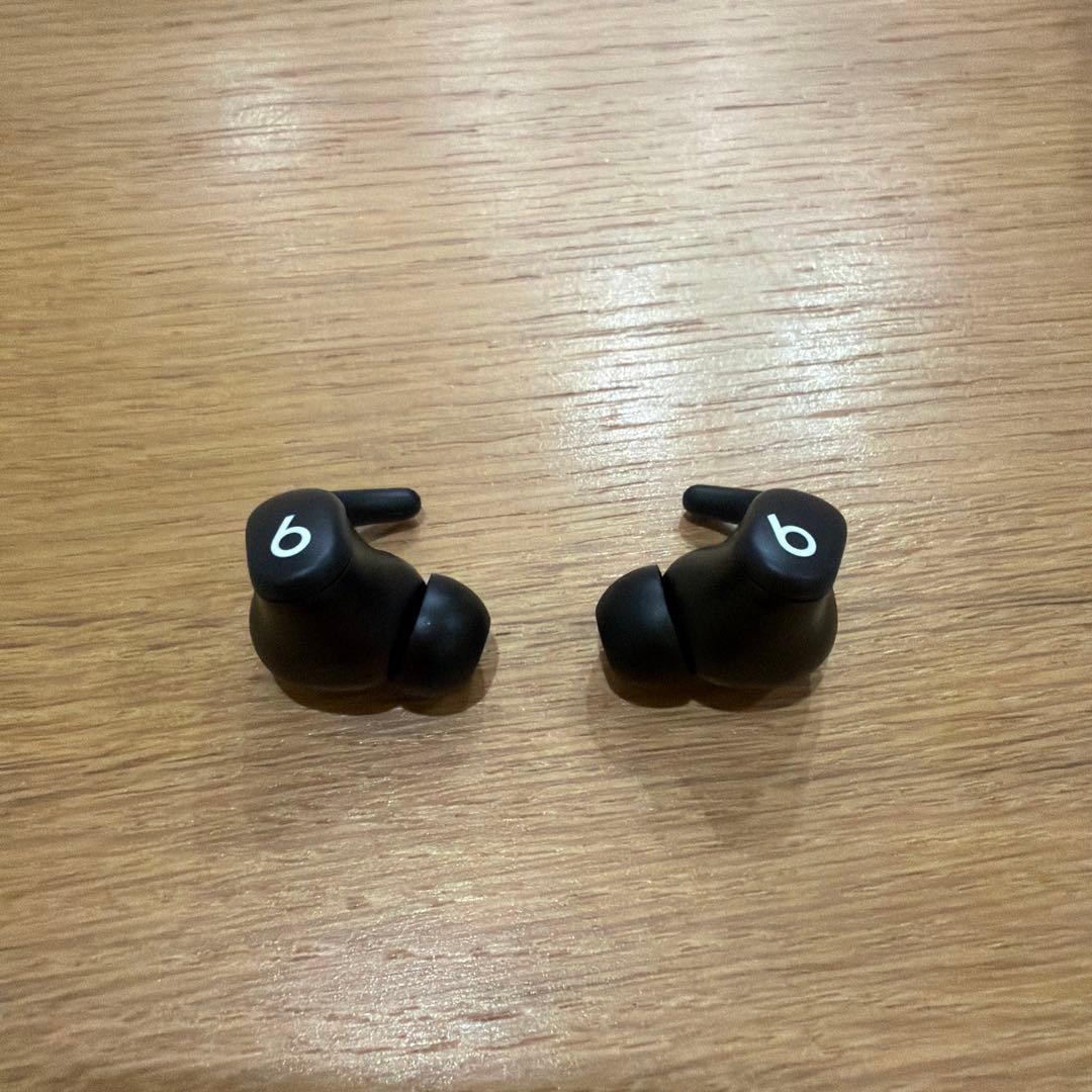 【中古】Powerbeats Fit ジェットブラック
