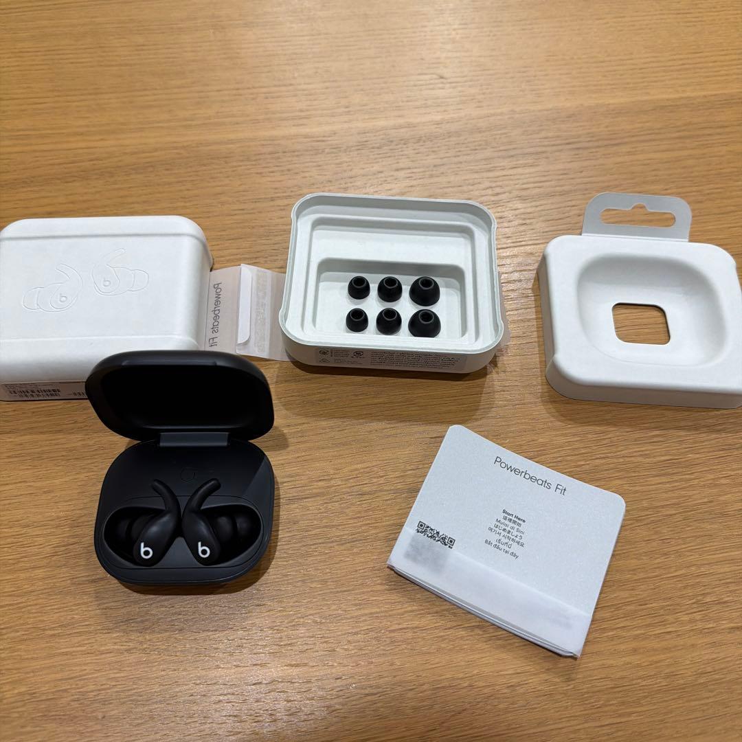 【中古】Powerbeats Fit ジェットブラック