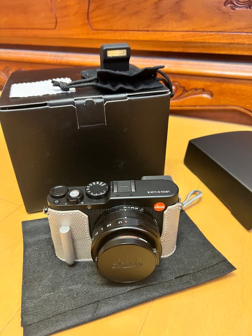 ライカ LEICA D-LUX8 Black ハンドグリップ 他付き