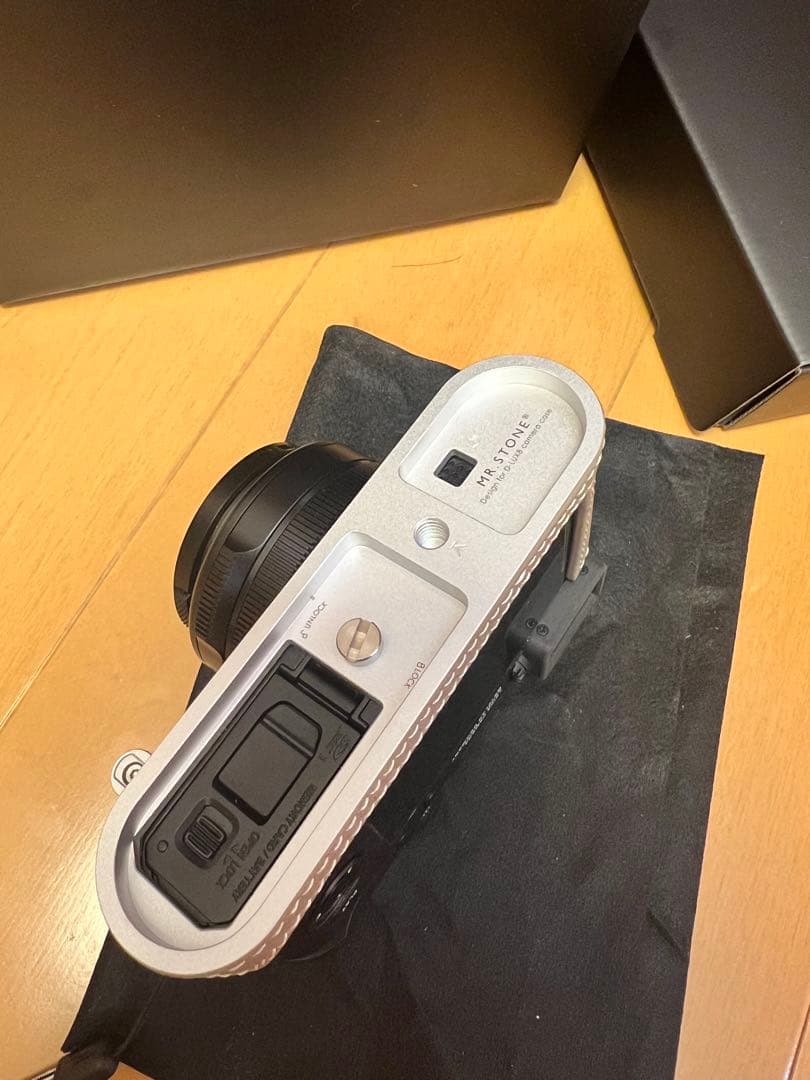 ライカ LEICA D-LUX8 Black ハンドグリップ 他付き