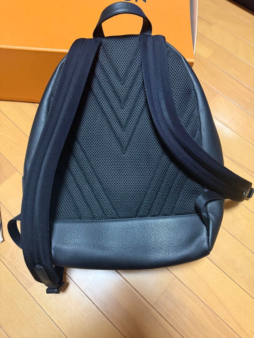 LOUISVUITTON ルイヴィトン　テイクオフ　バックパック　カーフレザー