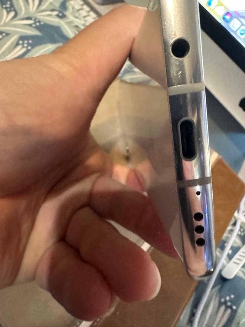 LG VELVET 5G 本体　L-52A ホワイト※キズ、画面割れ有り。