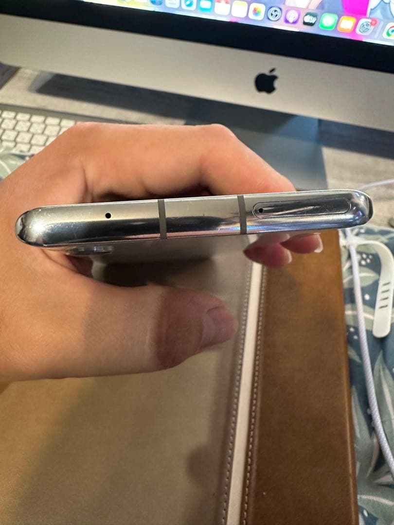 LG VELVET 5G 本体　L-52A ホワイト※キズ、画面割れ有り。