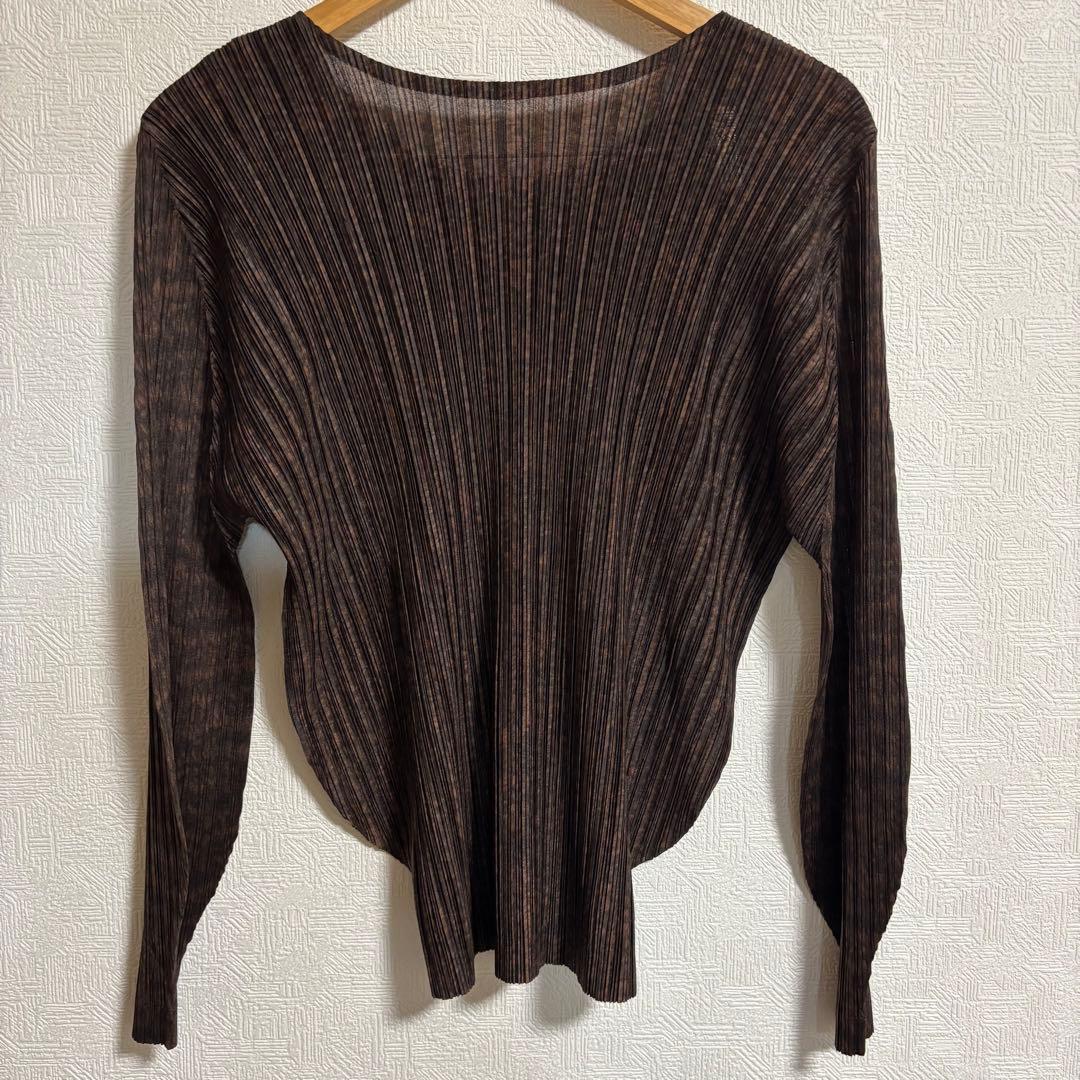 イッセイミヤケ　プリーツプリーズ　長袖トップス　ブラウン　柄有り