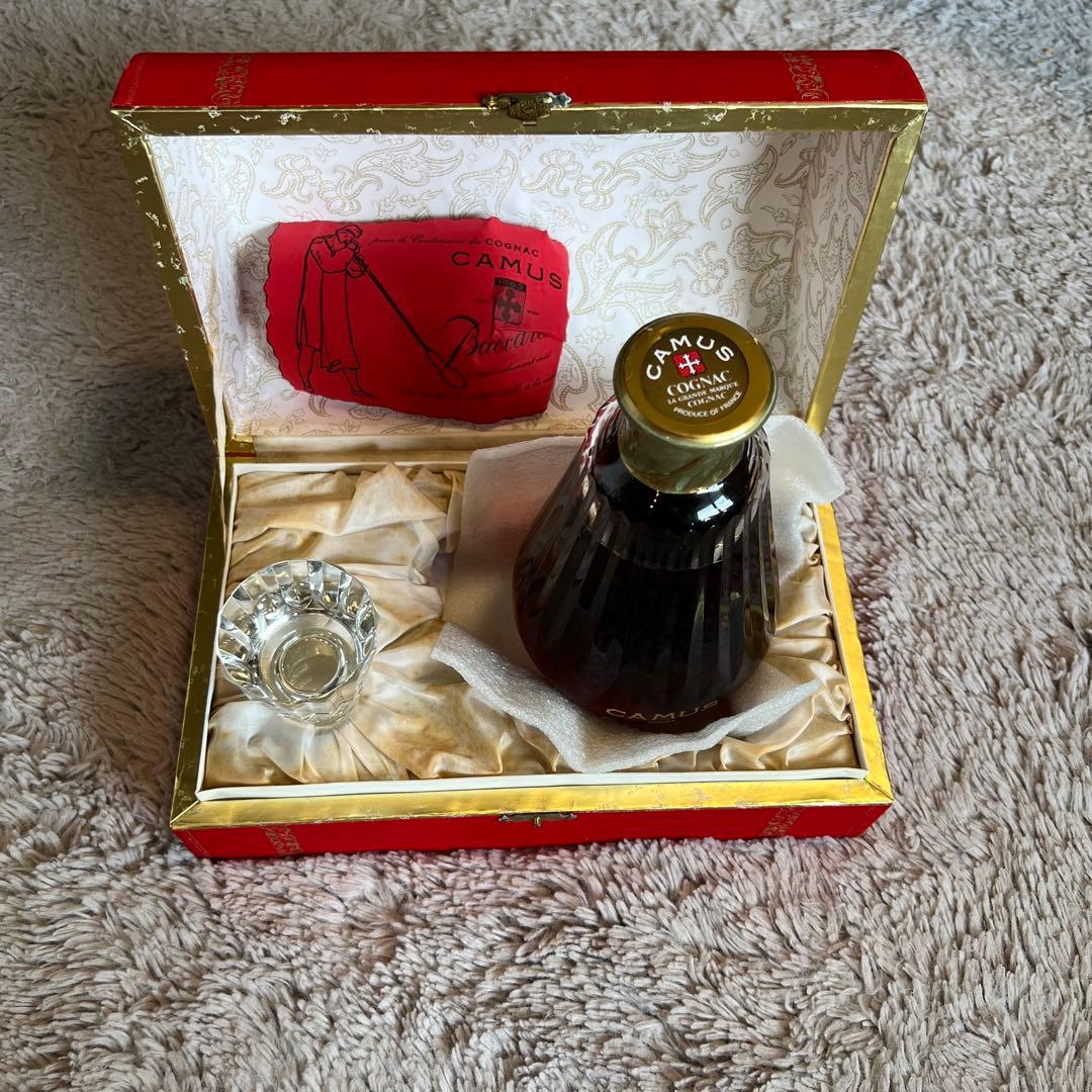 バカラ製の美しいデザインのCAMUSコニャック