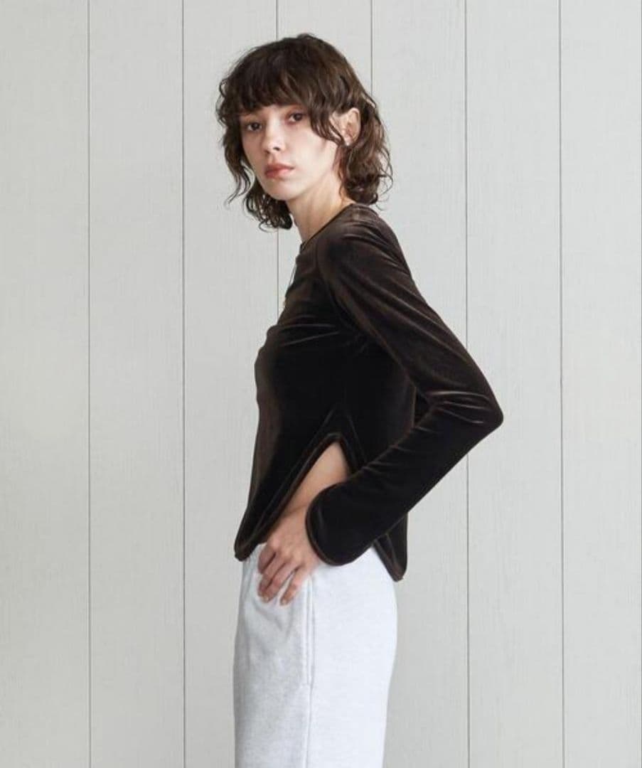 ちょ子様 H ビューティー&ユース ストレッチ ベロアロングスリーブプルオーバー