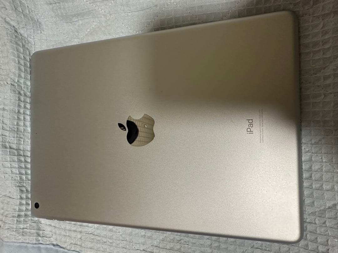 iPad 本体 第７世代 128GB シルバー　箱付き