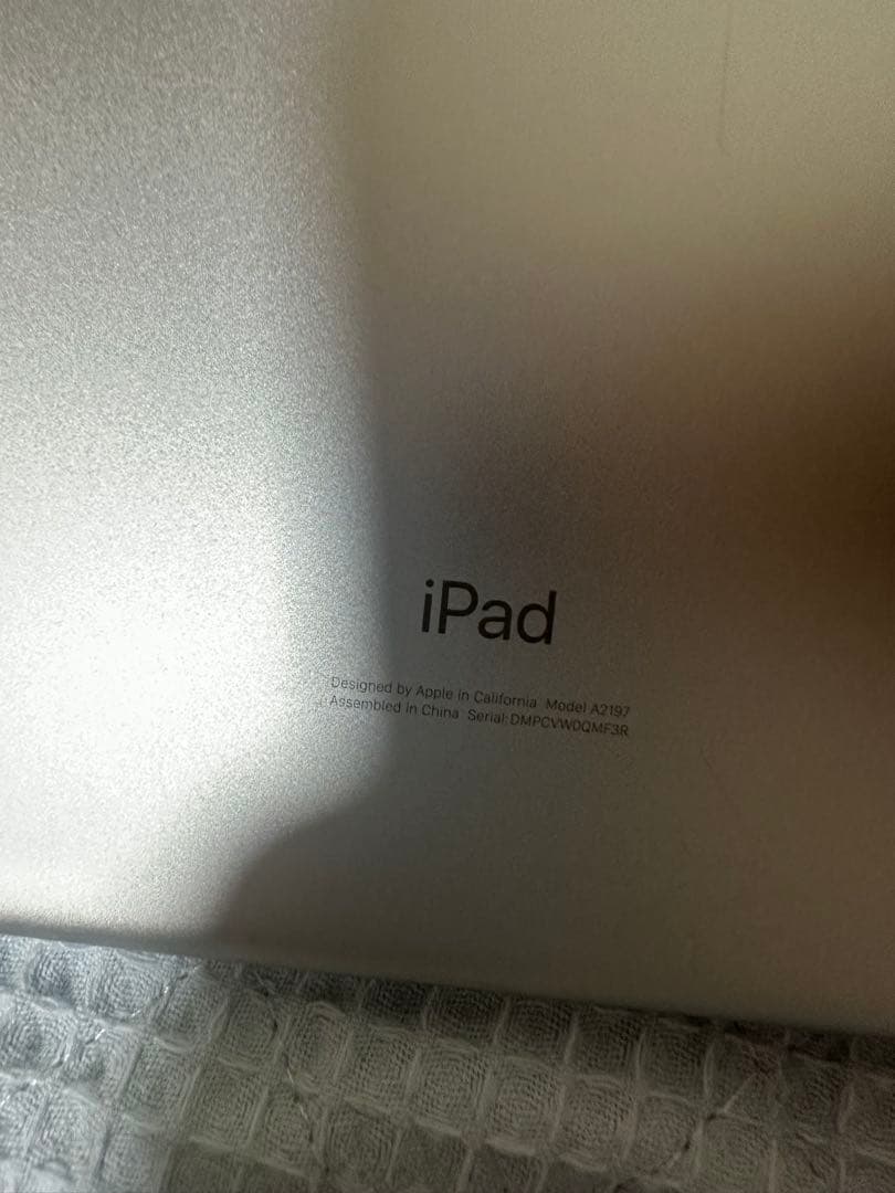 iPad 本体 第７世代 128GB シルバー　箱付き