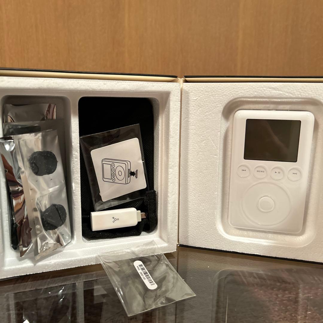 1回使用のみ◆APPLE iPod 40GB ホワイト　専用シリコンカバー付き