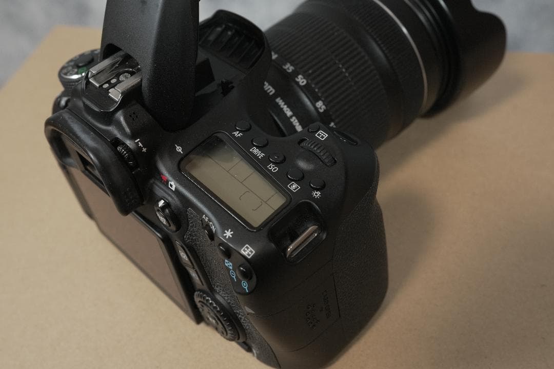 Canon EOS 70D EF-S 18-135レンズキット＋レンズフード