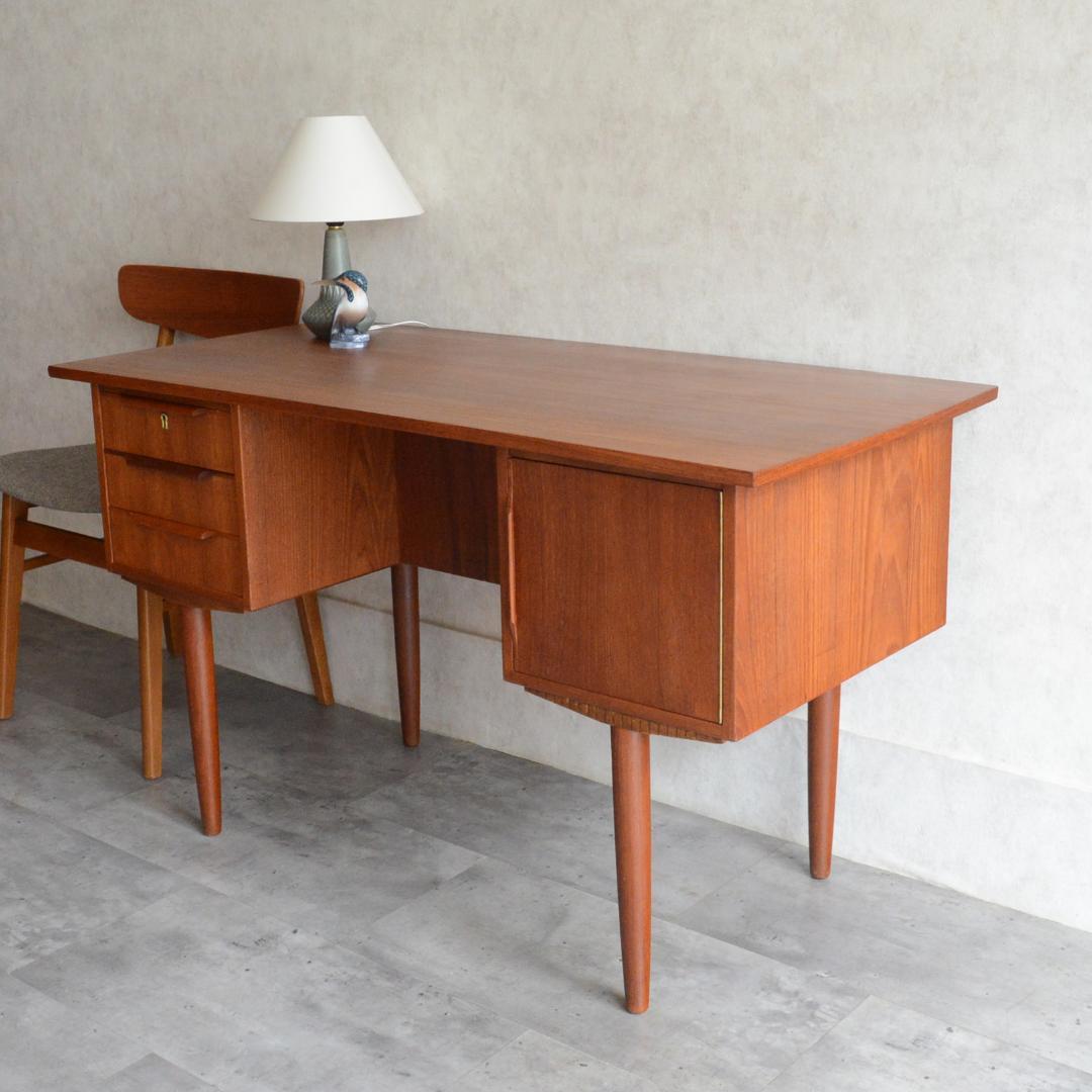 デンマーク 北欧ヴィンテージ チーク デスク 鍵付 北欧家具 机 北欧デザイン