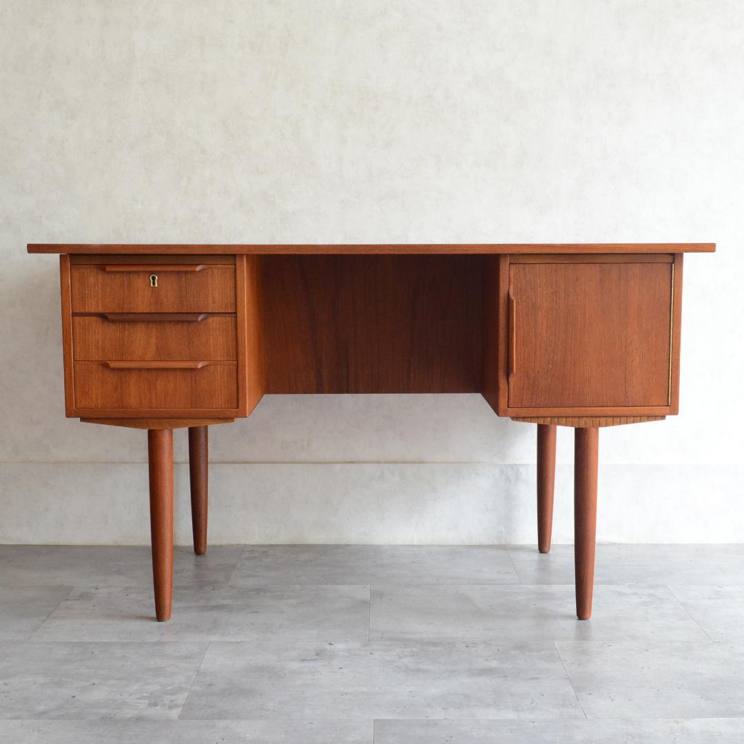 デンマーク 北欧ヴィンテージ チーク デスク 鍵付 北欧家具 机 北欧デザイン