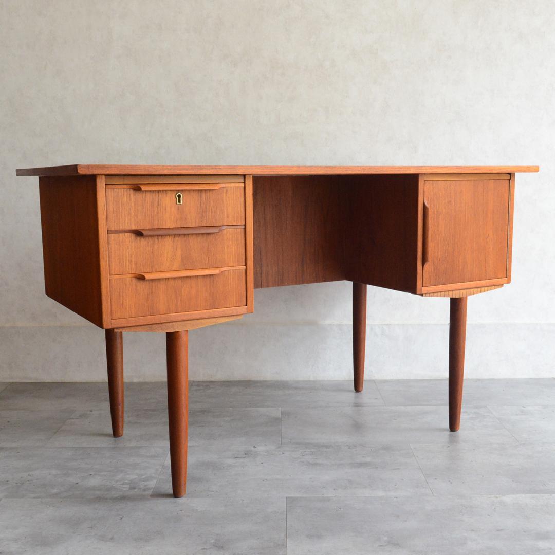 デンマーク 北欧ヴィンテージ チーク デスク 鍵付 北欧家具 机 北欧デザイン