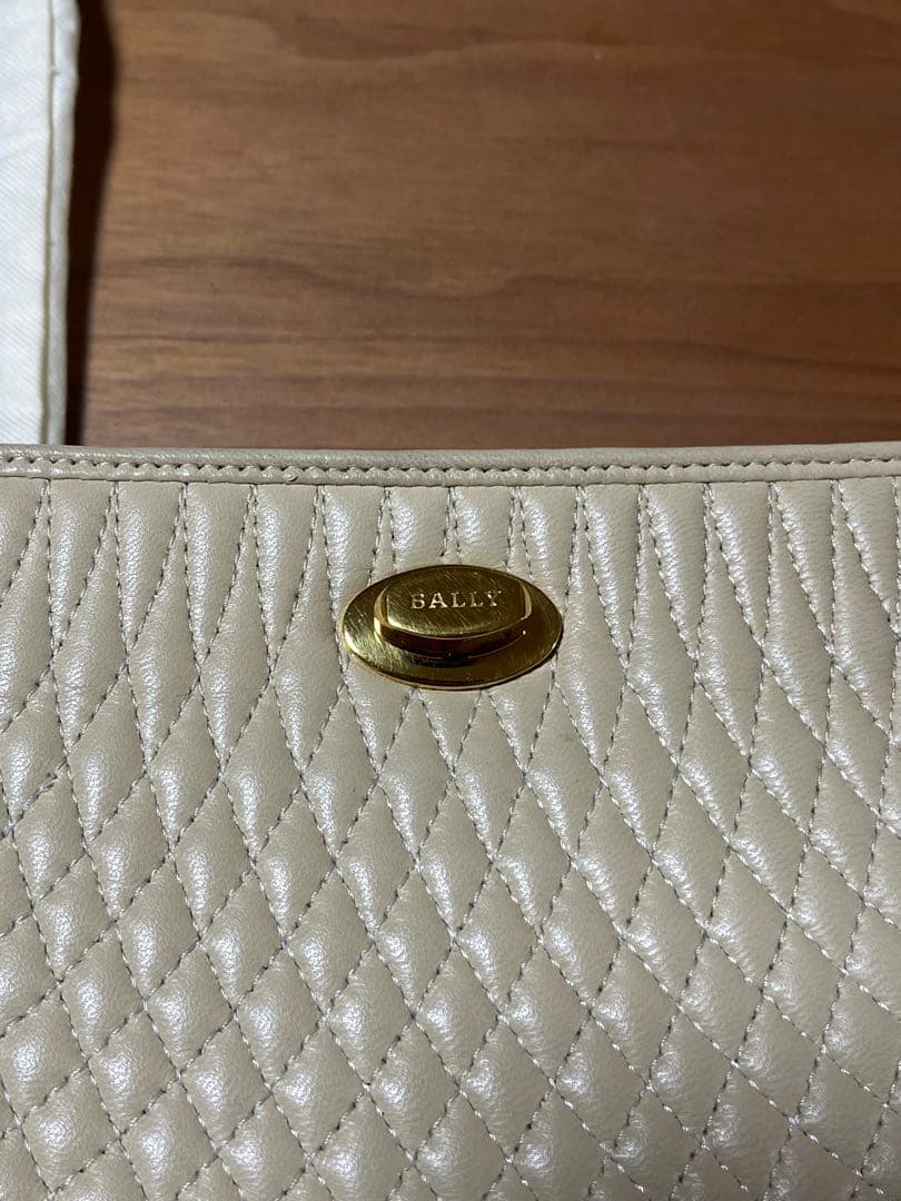 BALLY ベージュ キルティング クラッチバッグ 保存袋付き