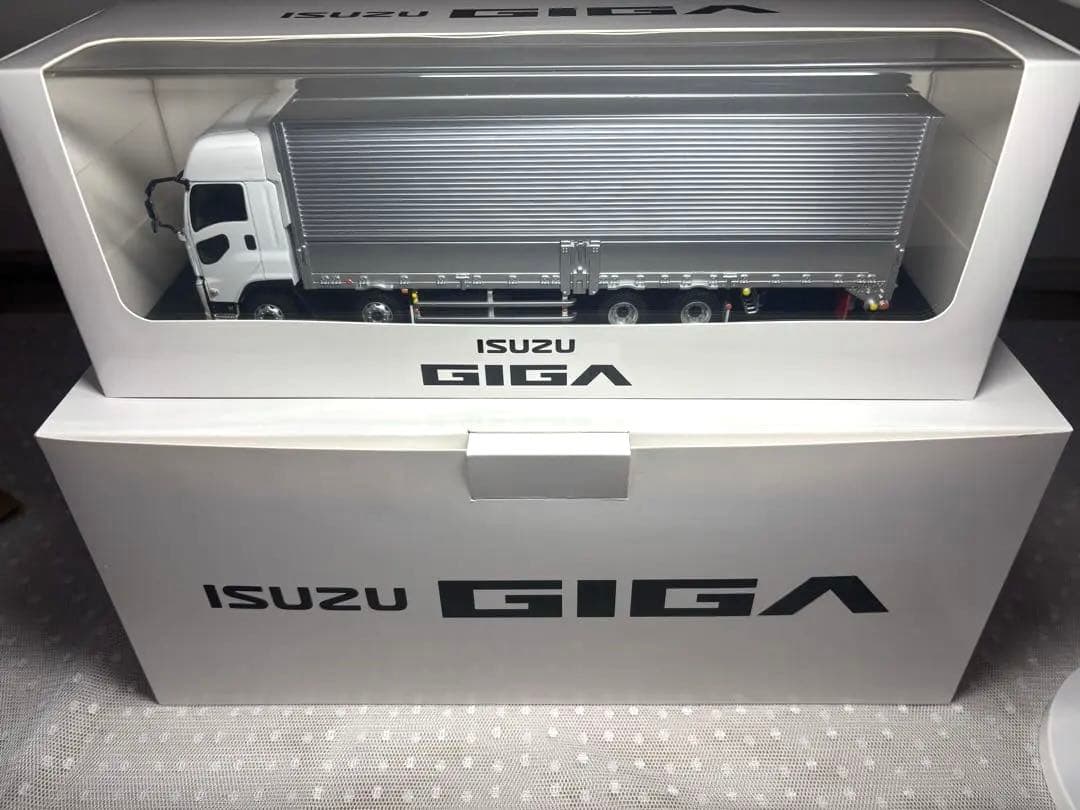 限定モデル【新品未開封】ISUZU GIGA 1/43 ミニカー　トラック