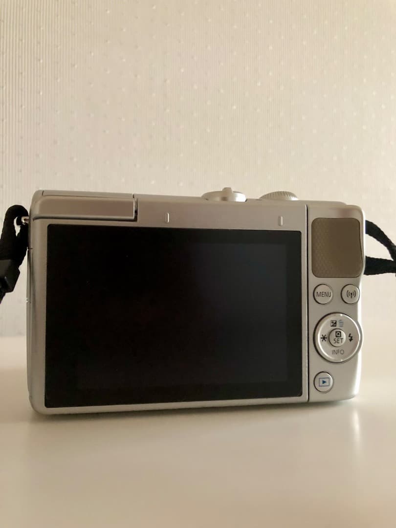 Canon EOS M100｟すぐに始められるカメラセット｠ミラーレス