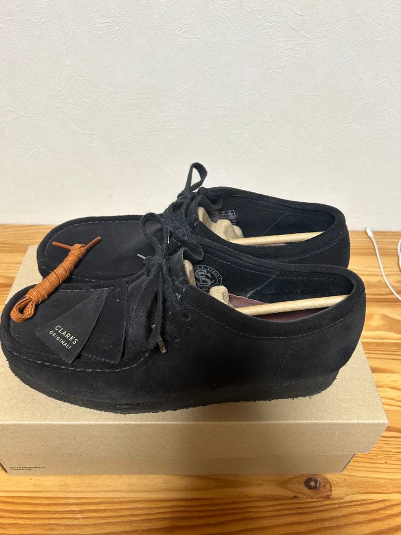 靴 Clarks Wallabee Black Suede
