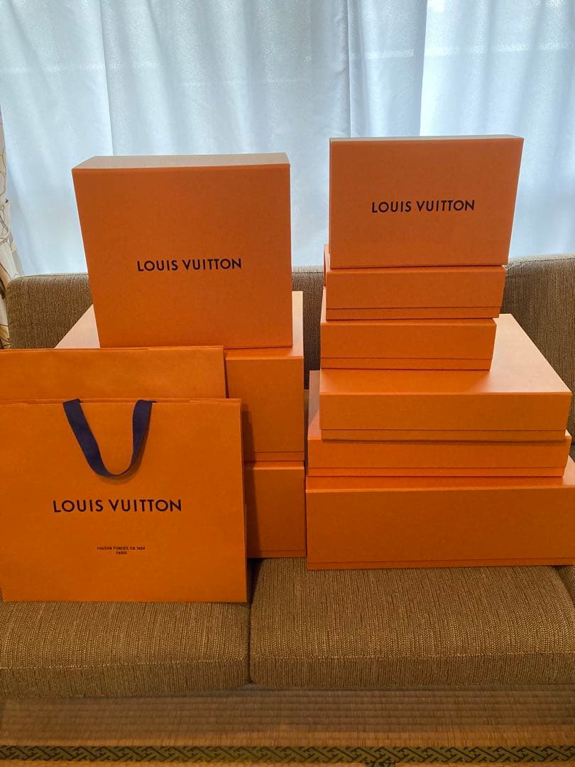 ルイビトン　ショップバッグ、空箱　15個2023.2024.2025年
