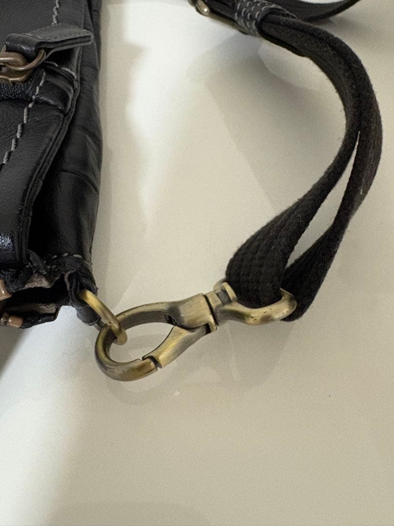 土屋鞄 レザーショルダーバッグ 斜めがけ レザー 黒 ブラック