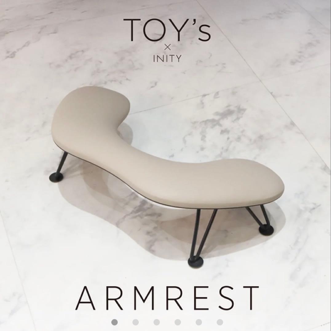 トイズTOY's ×INITYアームレスト 合成皮革 ベージュ　ネイル　サロン